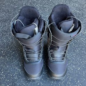 Burton mint snowboard boots size 7 with speed lace